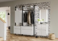 Schränke, Auszüge, Ablagen und Kleiderstangen des Stollen-Regalsystems in TOUCH 334 Schiefergrau bieten enorm viel Platz und Stauraum. Und das Beste daran: es ist beliebig erweiterbar. Schränke, Auszüge, Ablagen und Kleiderstangen des Stollen-Regalsystems in TOUCH 334 Schiefergrau bieten enorm viel Platz und Stauraum. Und das Beste daran: es ist beliebig erweiterbar.